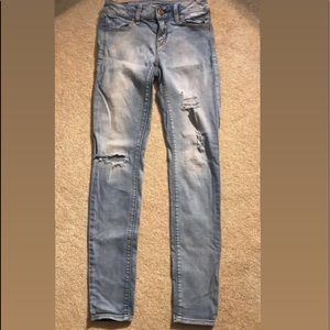 -Ripped jeans